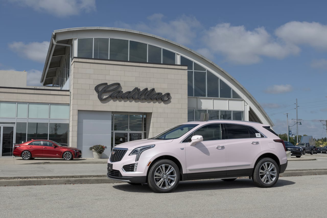 El Cadillac OPTIQ rosa es un emocionante paso adelante, que reúne el rendimiento y el lujo que se espera de Cadillac con una innovación significativa y un impacto impulsado por un propósito.