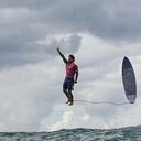 El surfista brasilero Gabriel Medina reacciona a su participación en los Juegos Olímpicos de París 2024, en Teahupo'o, Tahití.