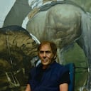 El maestro David Manzur, nacido en Neira, Caldas, en 1929, posa en su estudio en Barichara.