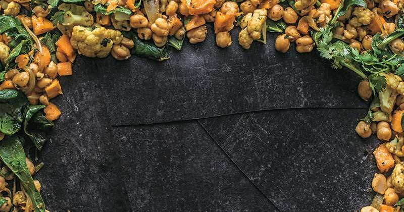 Alimentos como los garbanzos y las lentejas aportan grandes cantidades de vitaminas y nutrientes.