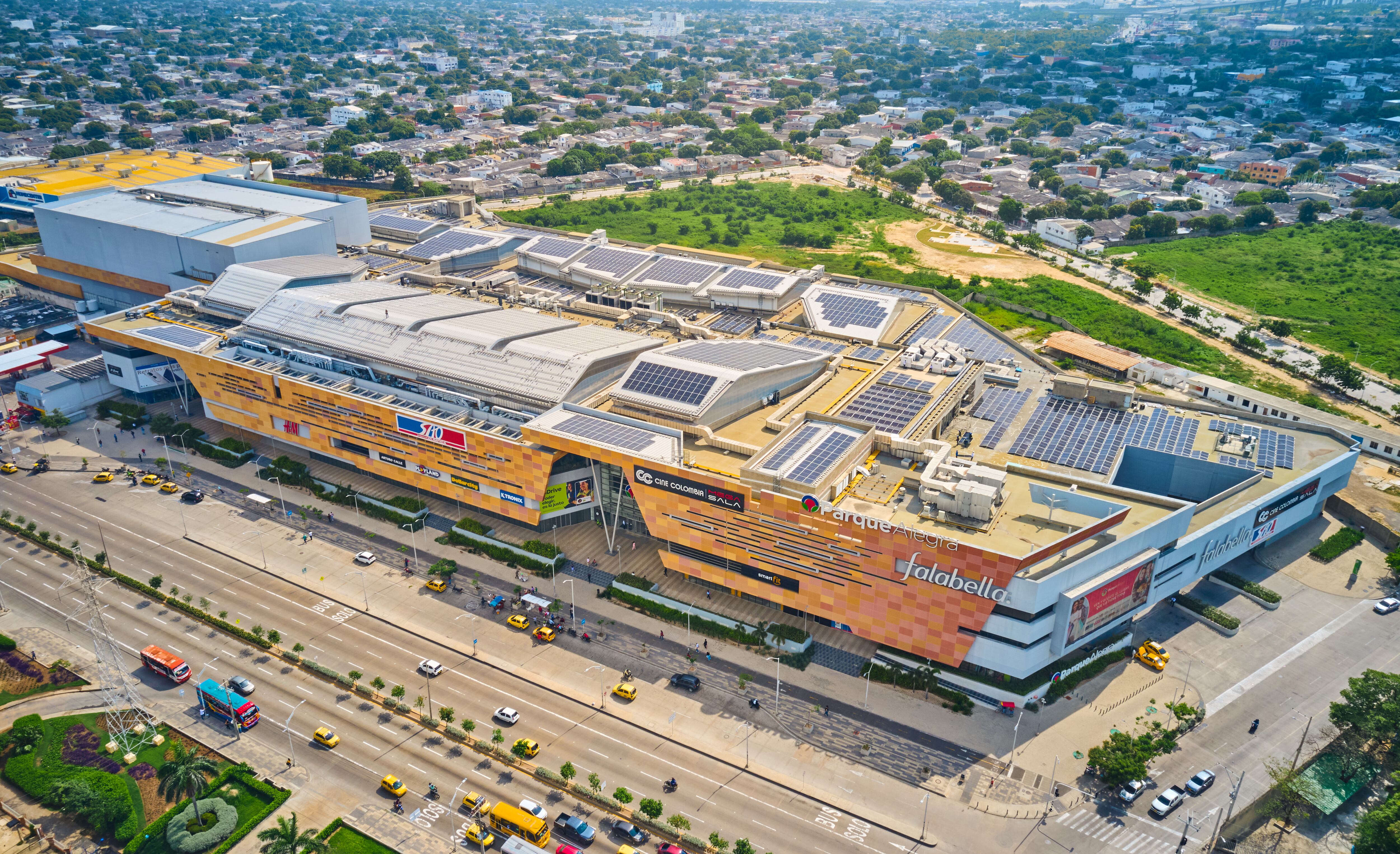 Con 2.700 paneles y una superficie aproximada de 12.700 m², la instalación generará la energía equivalente al consumo eléctrico mensual de cerca de 600 hogares.