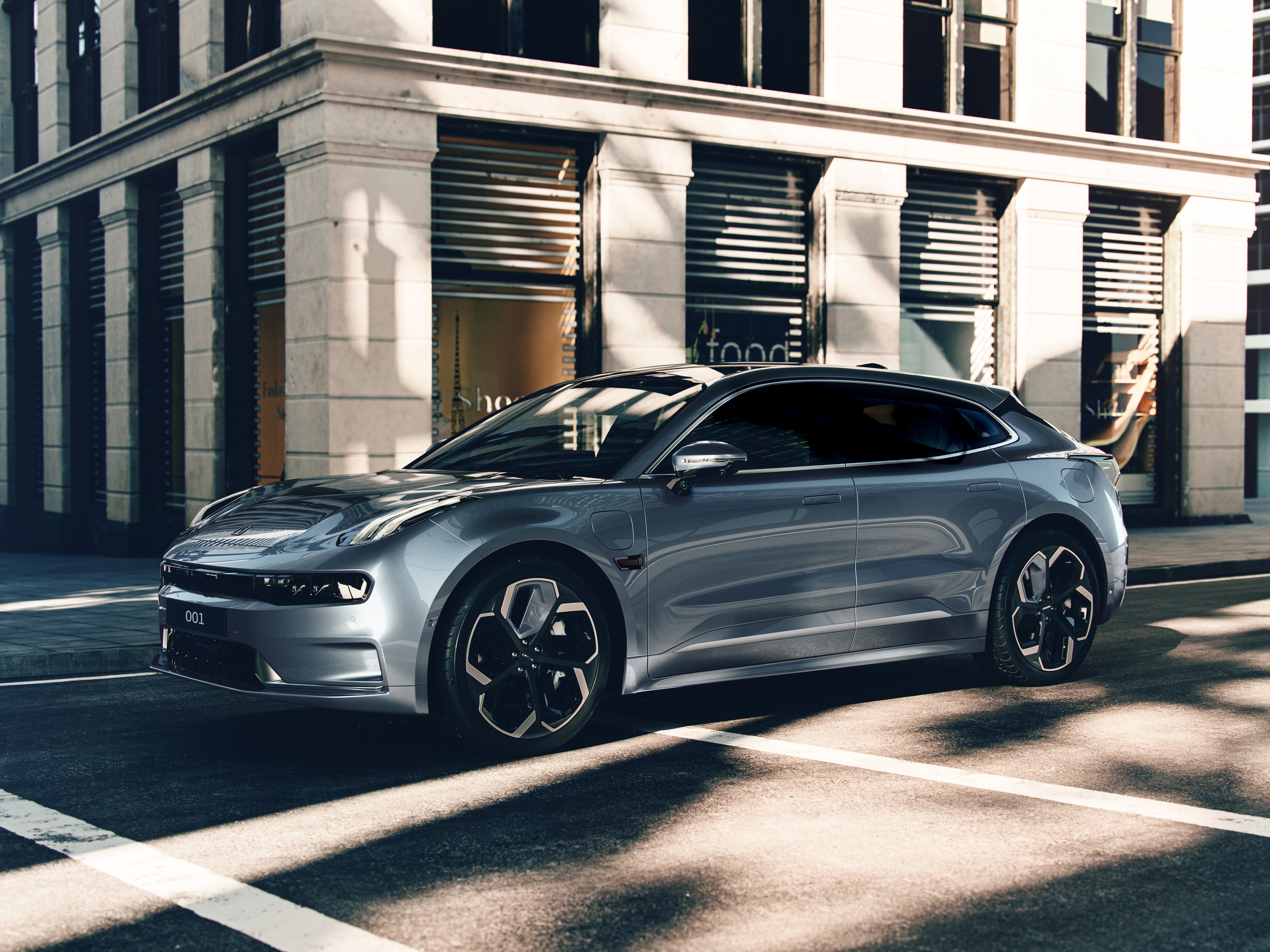 La marca china Zeekr presentó los modelos X y 001 en Colombia.