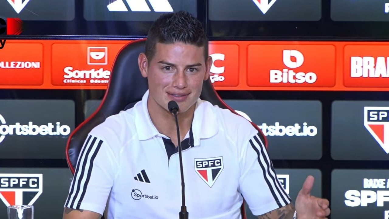 James Rodríguez en la rueda de prensa de presentación.