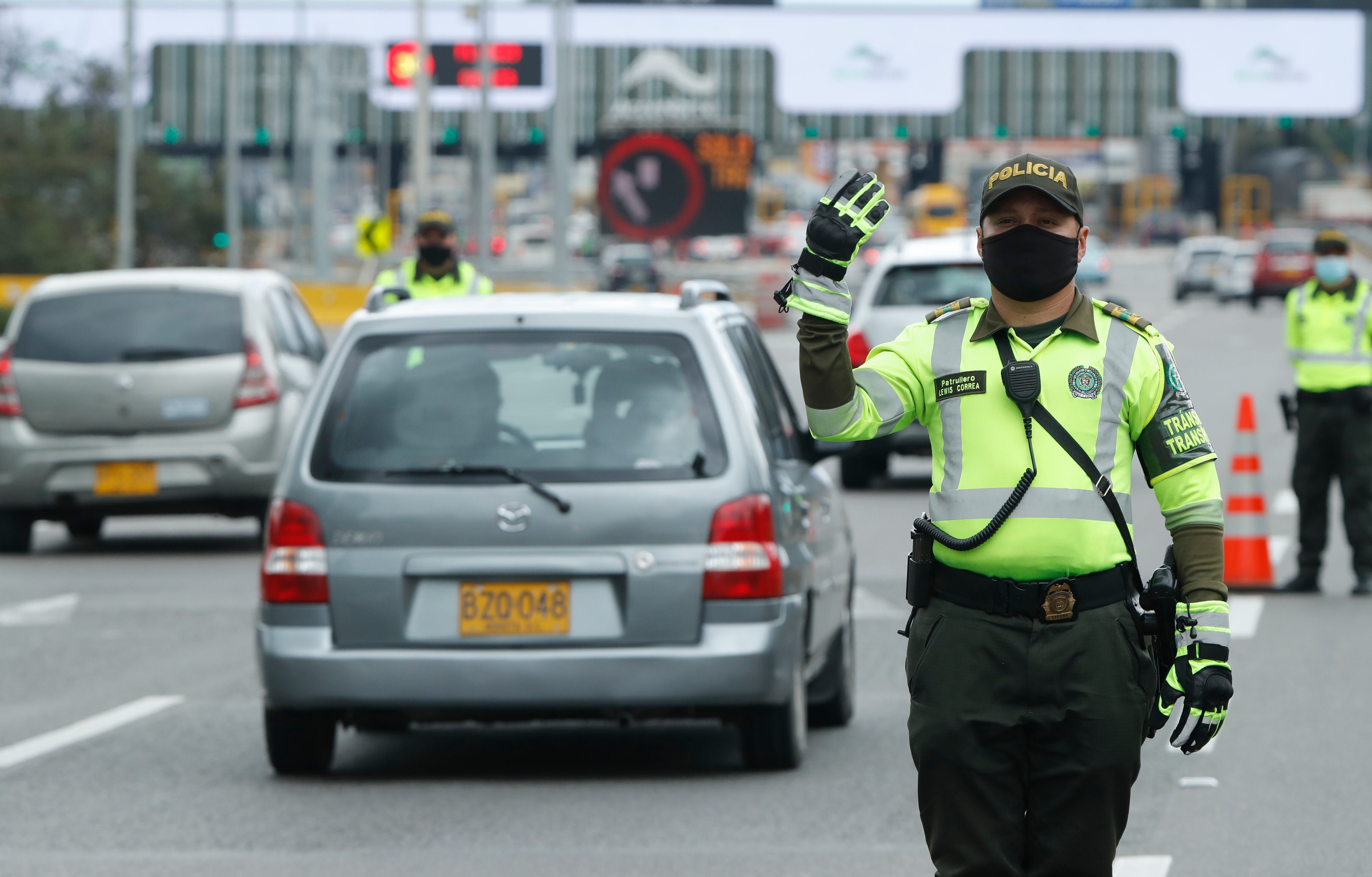 Plan éxodo de Semana Santa  tránsito y transporte Policía Nacional de carreteras
peaje salida de Bogotá
Bogotá abril 12 del 2022
Foto Guillermo Torres Reina / Semana