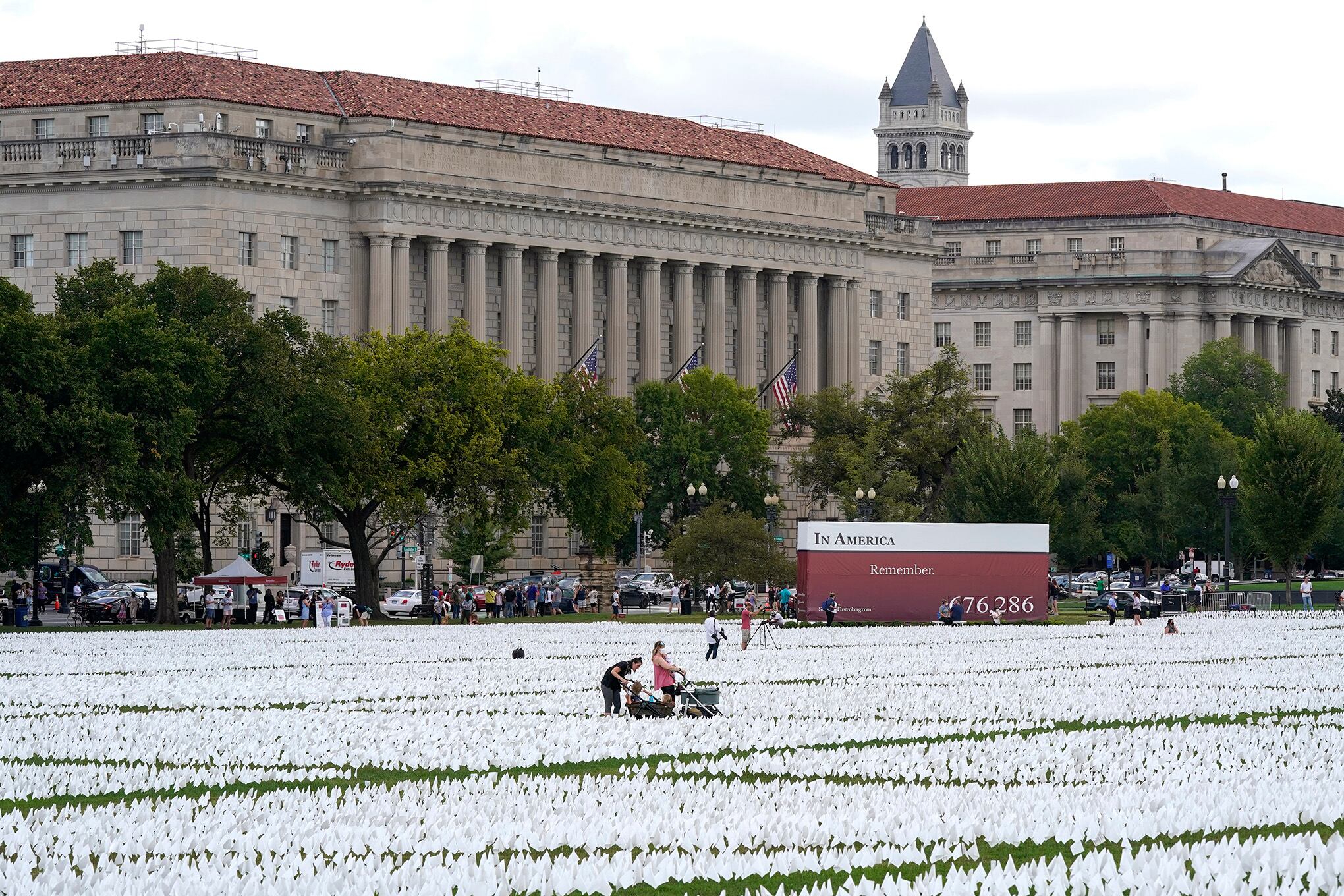 En Imágenes. Mas de 600.000 banderas Blancas se encuentran en el National Mall en Washington.