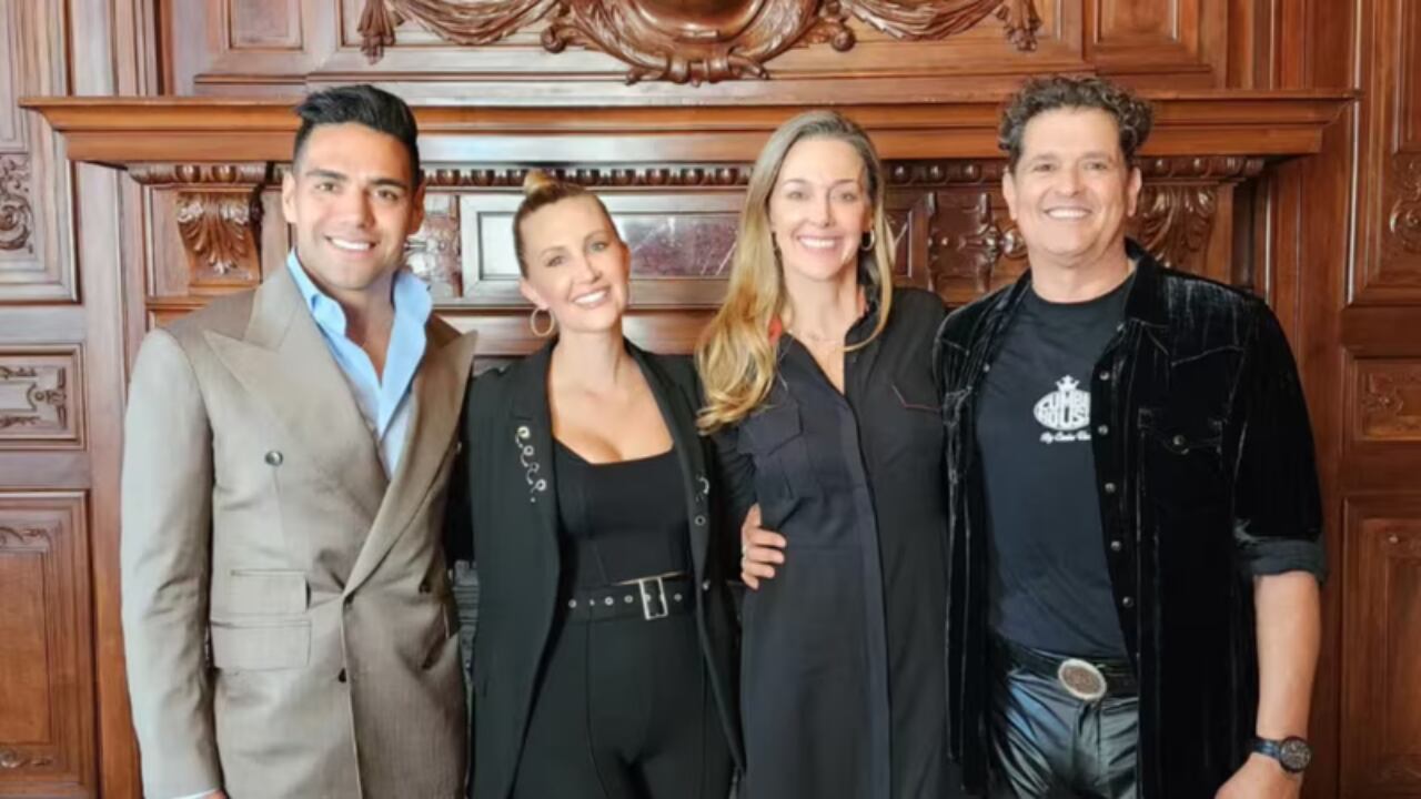 Carlos Vives y Radamel Falcao García con sus esposas en Madrid, España.