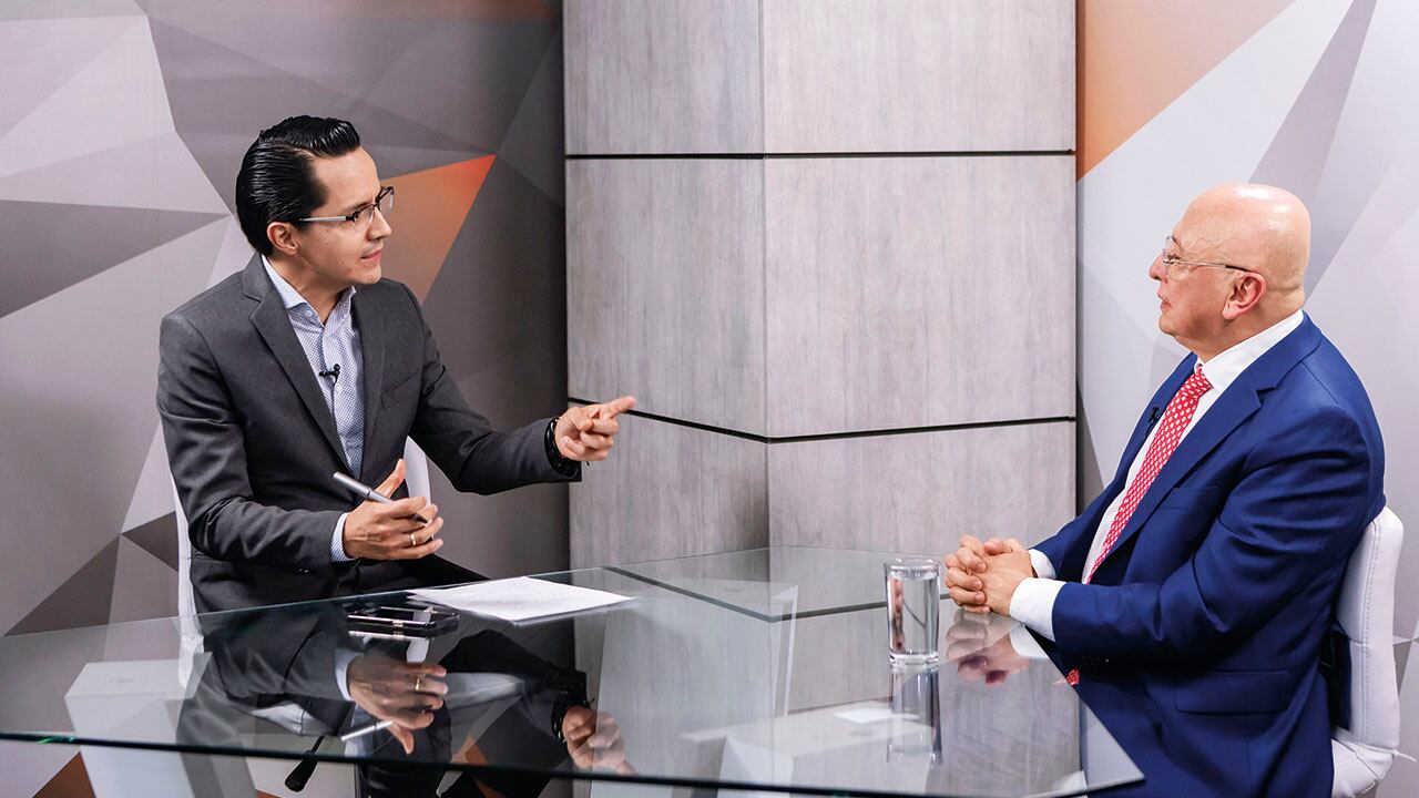 Yesid Lancheros, director de SEMANA en entrevista con Eduardo Montealegre, ministro de Justicia.