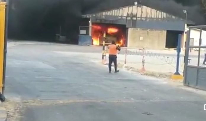 Incendio en el barrio San Fernando, dentro de una empresa
