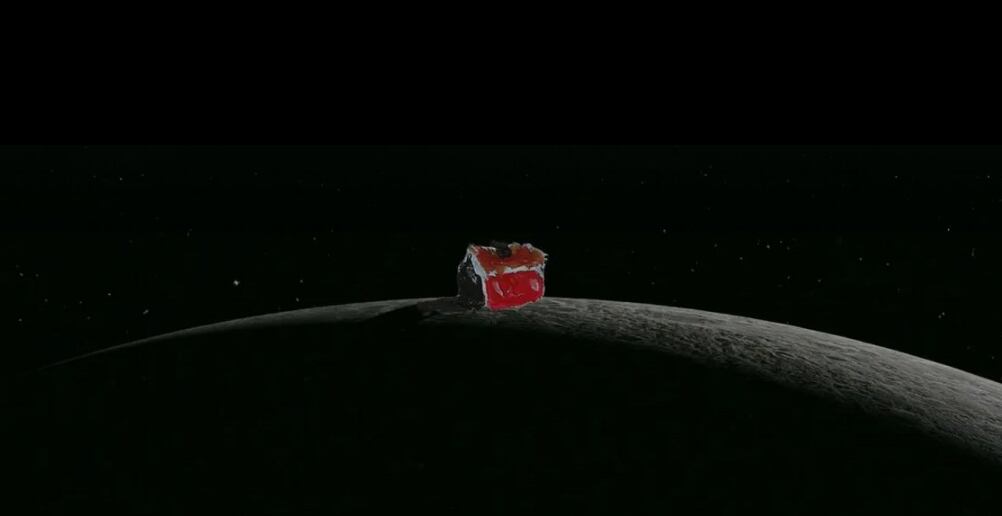 La imagen de una pequeña casa roja en la luna se ha viralizado en plataformas como Twitter e Instagram, causando asombro entre los usuarios.