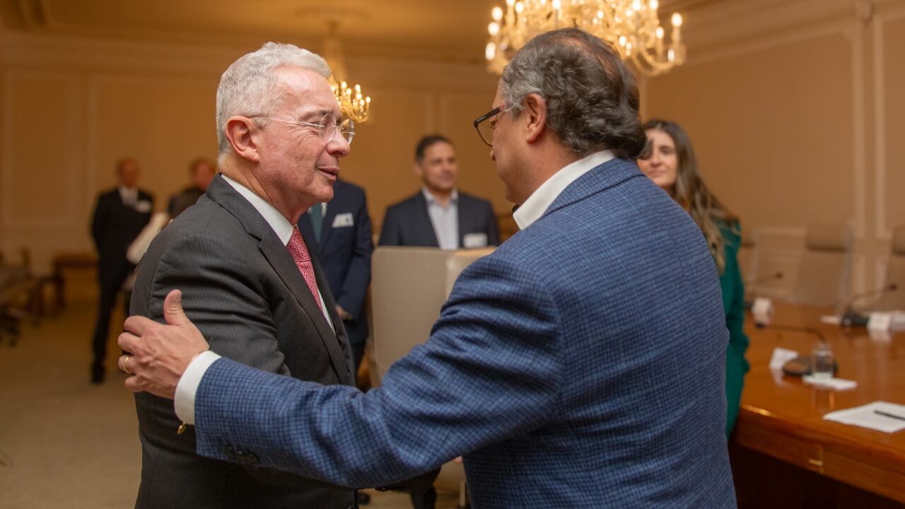 Encuentro entre Álvaro Uribe y Gustavo Petro.