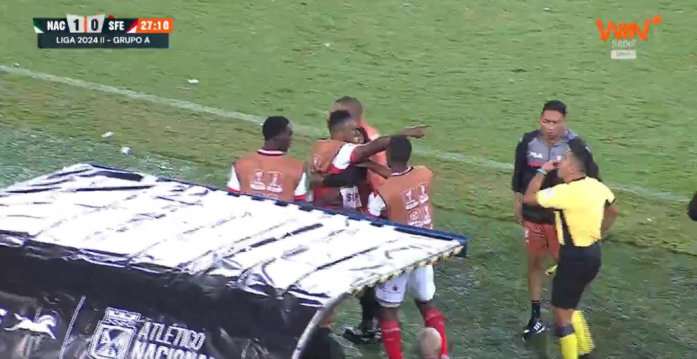 Elvis Perlaza presionó para la expulsión de Efraín Juárez