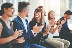 Más allá de un buen salario o de beneficios adicionales, las nuevas generaciones de colaboradores buscan experiencias que enriquezcan su perfil profesional y su vida.