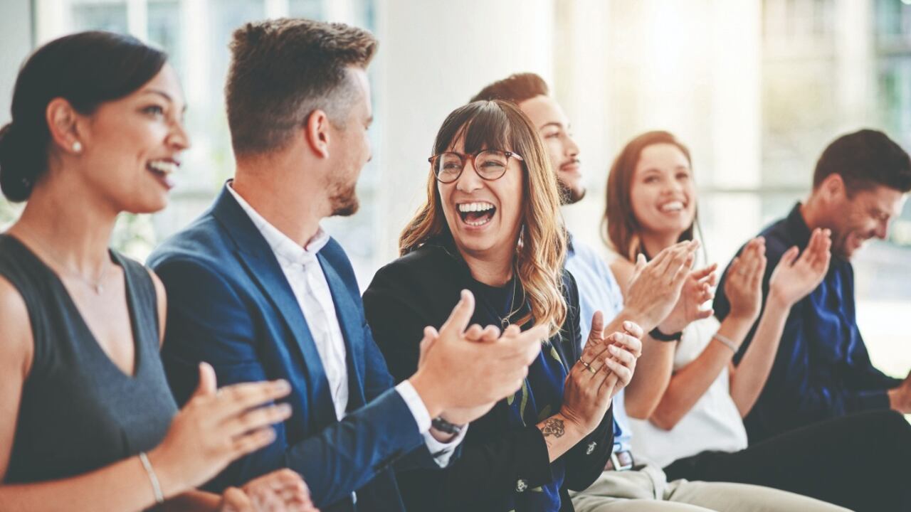 Más allá de un buen salario o de beneficios adicionales, las nuevas generaciones de colaboradores buscan experiencias que enriquezcan su perfil profesional y su vida.