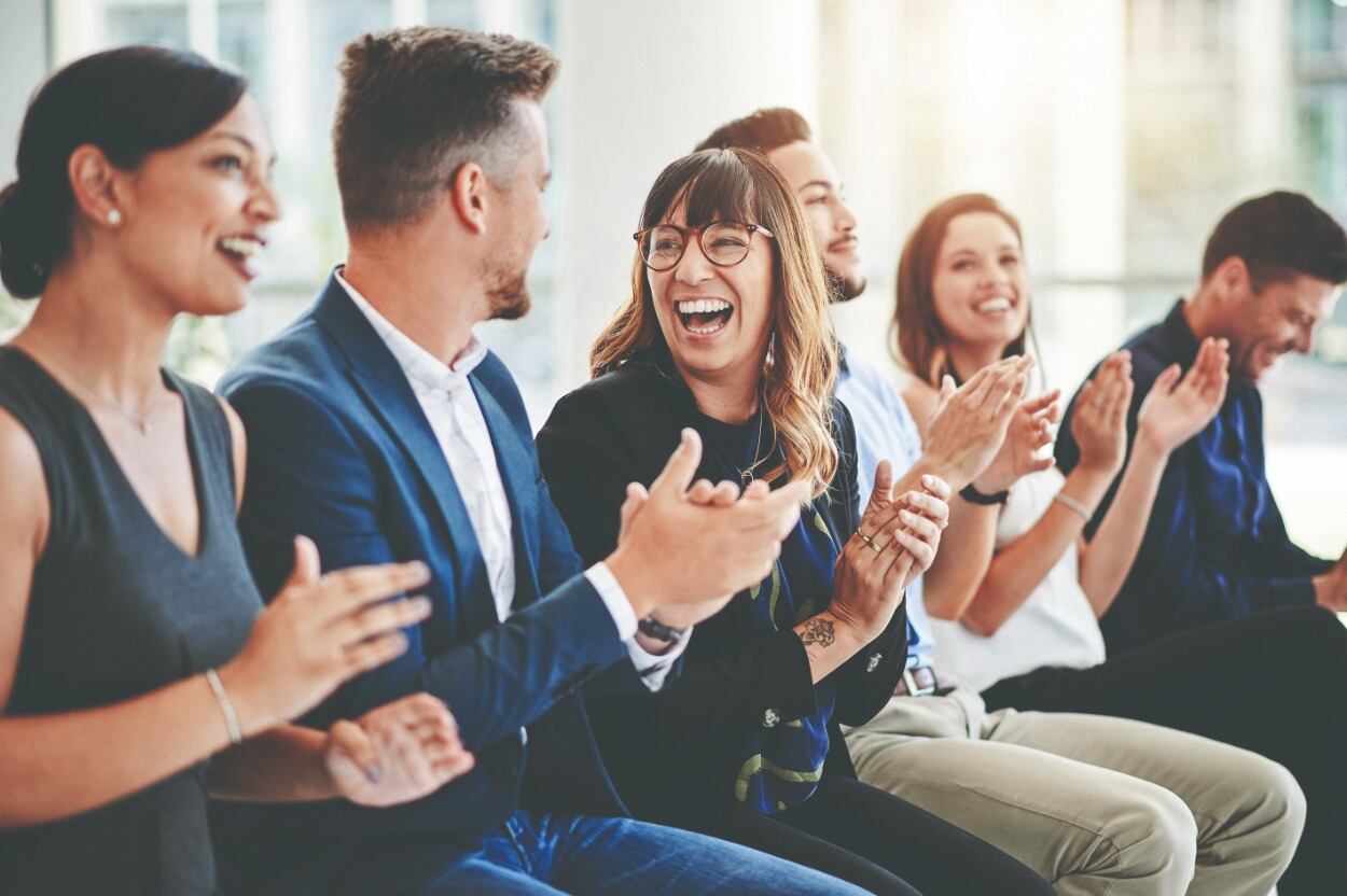 Más allá de un buen salario o de beneficios adicionales, las nuevas generaciones de colaboradores buscan experiencias que enriquezcan su perfil profesional y su vida.