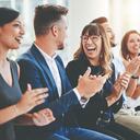 Más allá de un buen salario o de beneficios adicionales, las nuevas generaciones de colaboradores buscan experiencias que enriquezcan su perfil profesional y su vida.