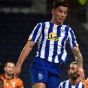 Matherus Uribe y Cristiano Ronaldo. Foto: AFP / MIGUEL RIOPA