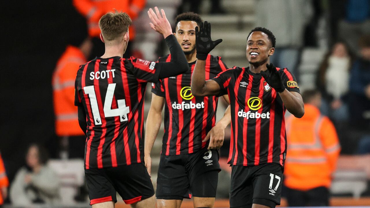 Luis Sinisterra se destacó en la FA Cup con Bournemouth.