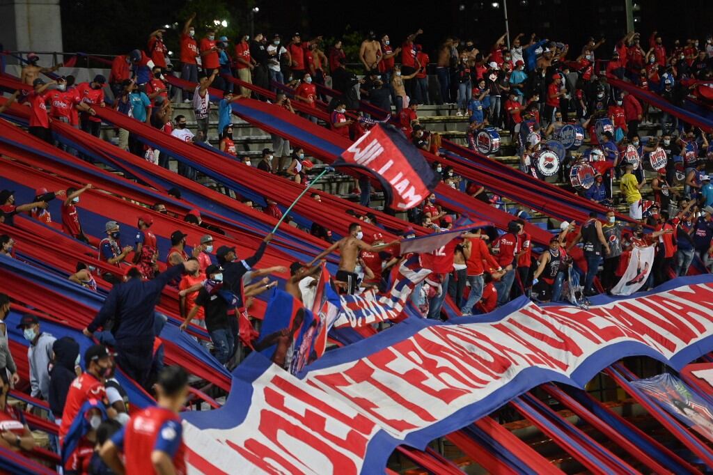 Hinchas del Medellín en la tribuna norte del Atanasio Girardot.