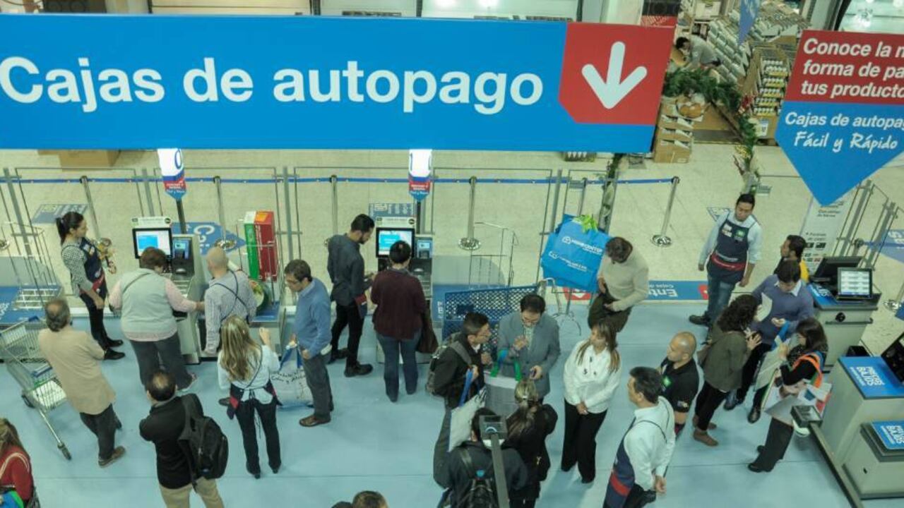 Con las cajas de autopago se agilizan los tiempos de espera de los clientes.