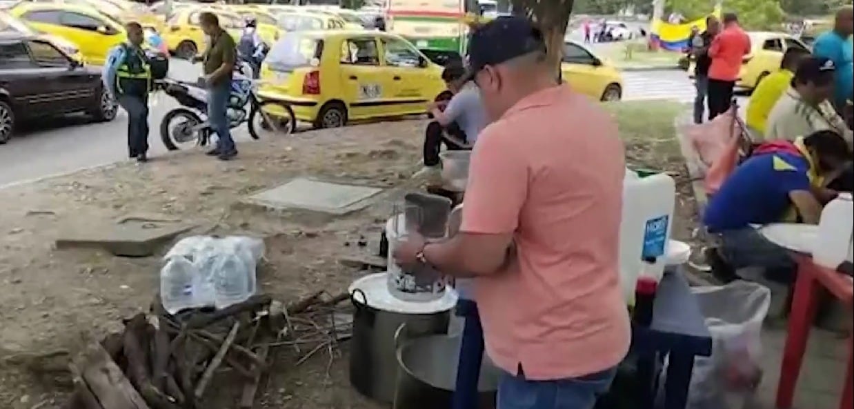 Taxistas y Esmad en Medellín