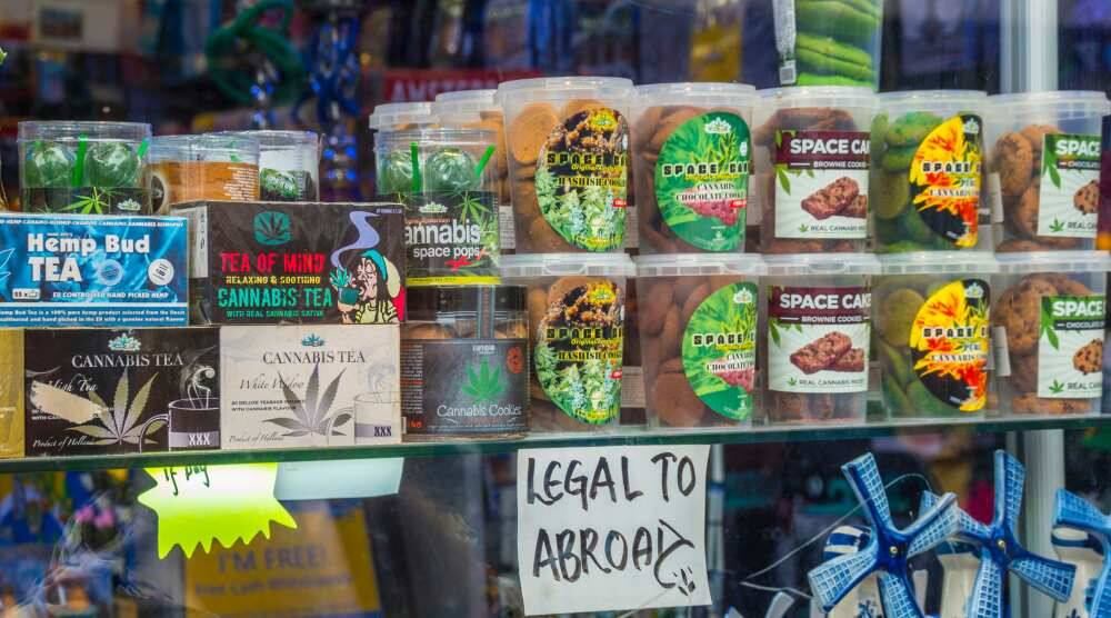 Las tiendas especializadas con productos como té, infusiones y galletas, prosperan al mismo tiempo que se destraban los controles y permisos. FOTO: Business Insider