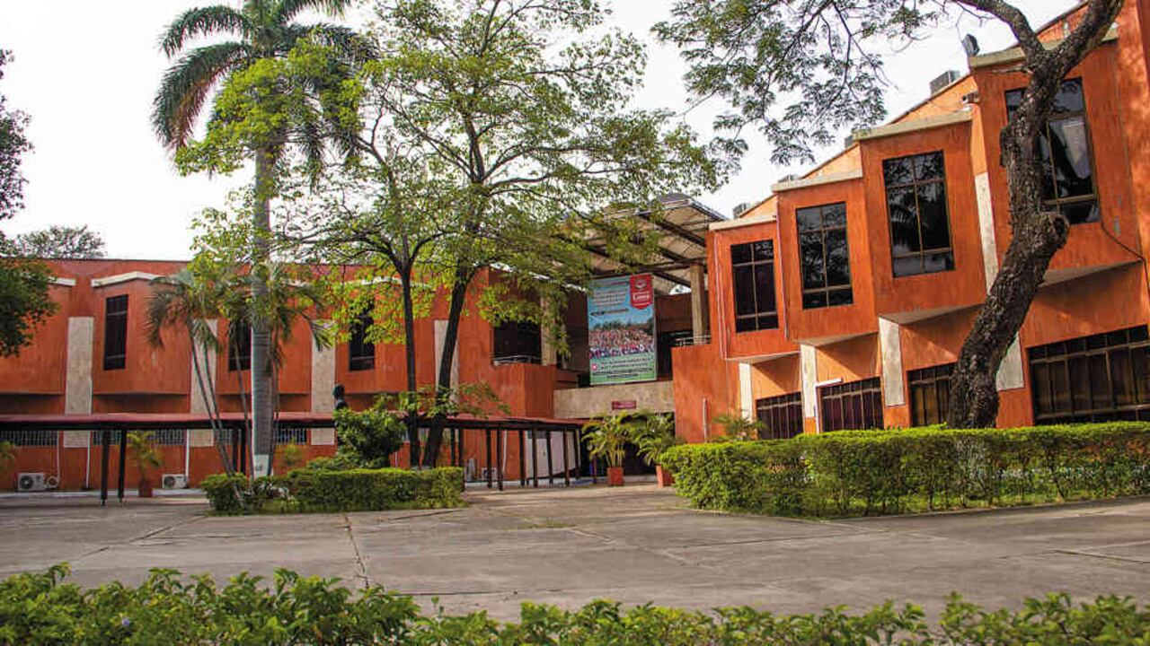 La primera sede de la Universidad Libre, seccional Cúcuta estuvo en el centro de la ciudad. Ahora funciona en el barrio El Bosque.