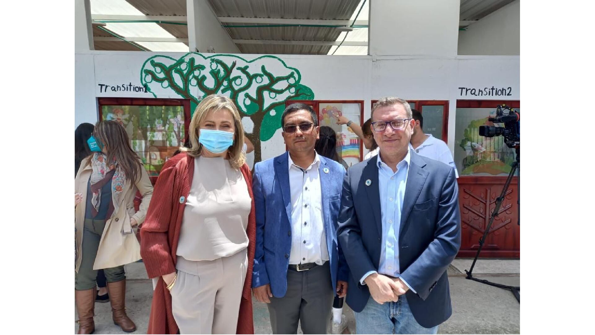 Edna Bonitlla, secretaria de educación de Bogotá, Fernando Villamil, rector Colegio Casablanca y Christian Cantor, embajador de Israel Foto: Héroes for life