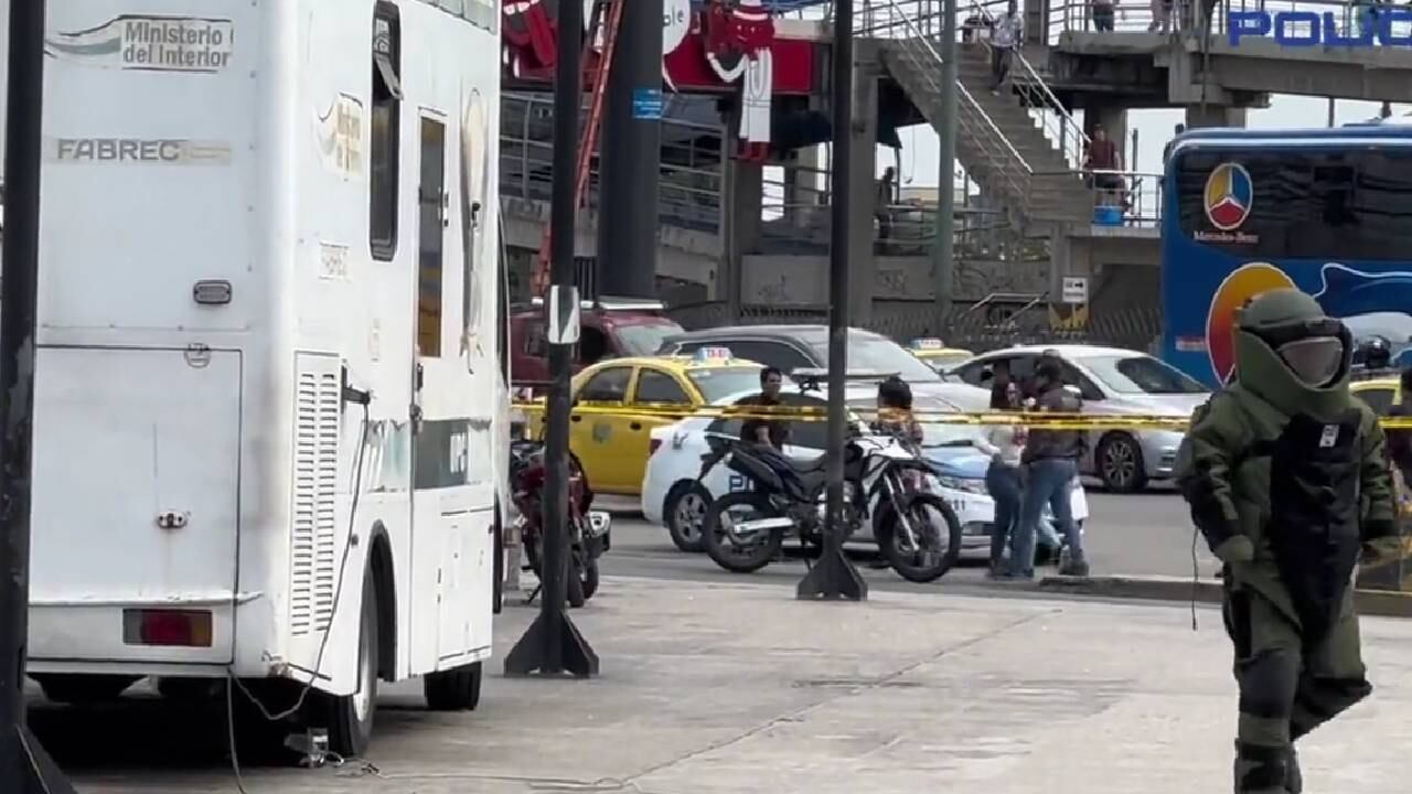 La Policía constató que uno de los elementos no tenía explosivos y procedió a evaluar el segundo.