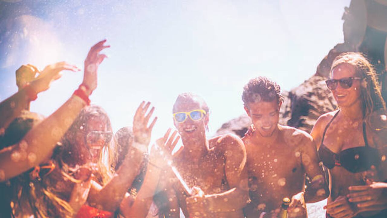 Este 29 de diciembre, Cartagena se sacude del protocolo y se convierte en el epicentro global del lujo nocturno con una de las fiestas más exclusivas del año: BreakfastLive &ME en Atolón Beach Club.