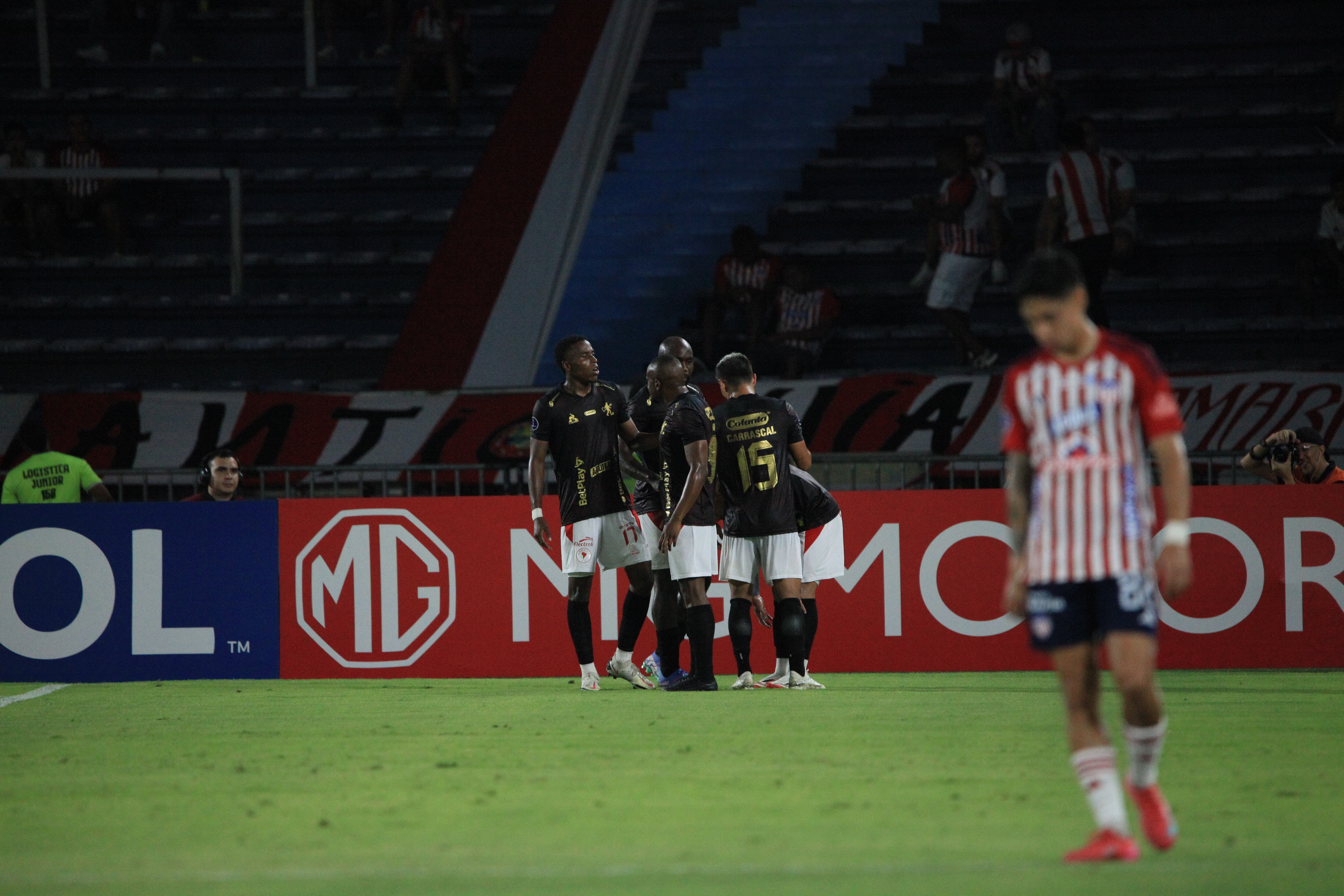 America pasa a fase de grupo lurgo de vencer al Junior  e