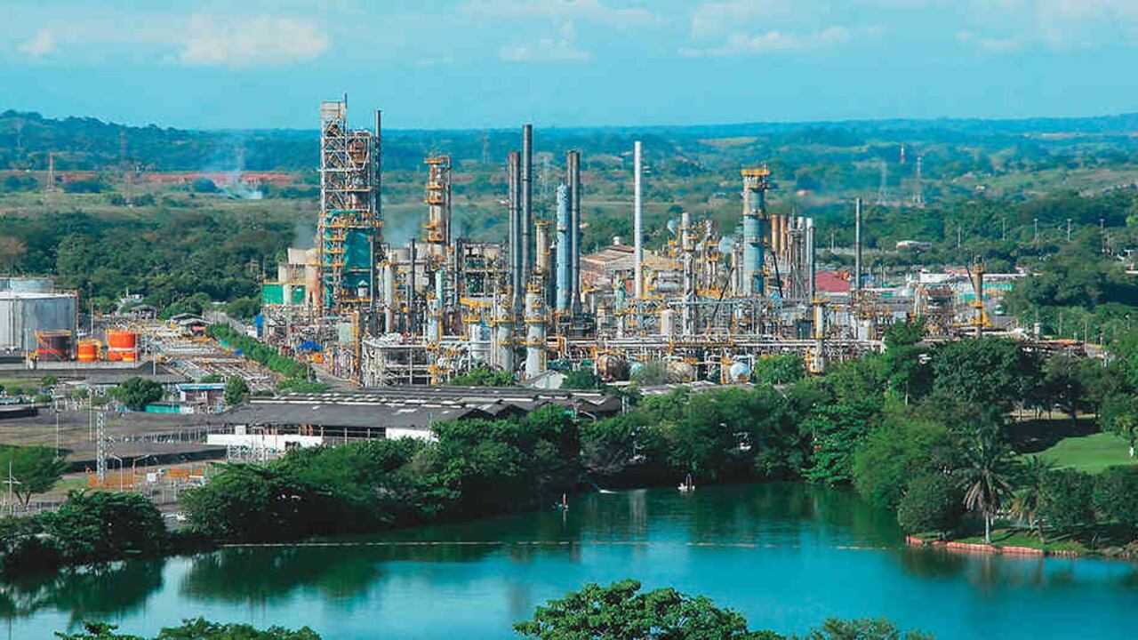 Los mayores ingresos petroleros esperados por el aumento en los precios del petróleo generan optimismo en las regiones y aliviarán las finanzas del país. Pero el gobierno pide cautela frente al manejo de los recursos, para evitar incurrir en los errores del pasado.