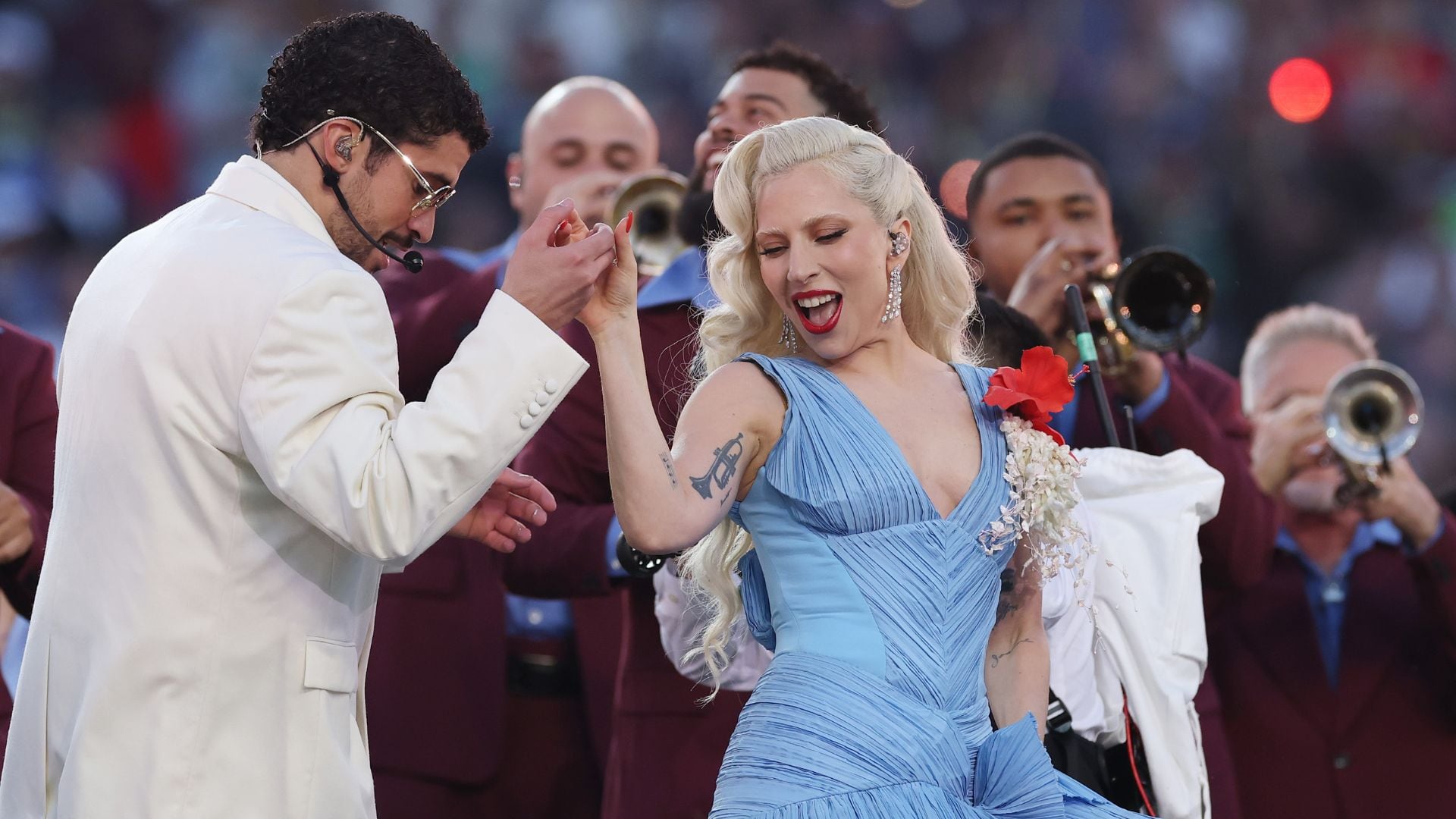 Bad Bunny sorprendió con Lady Gaga en show de medio tiempo en el Super Bowl.