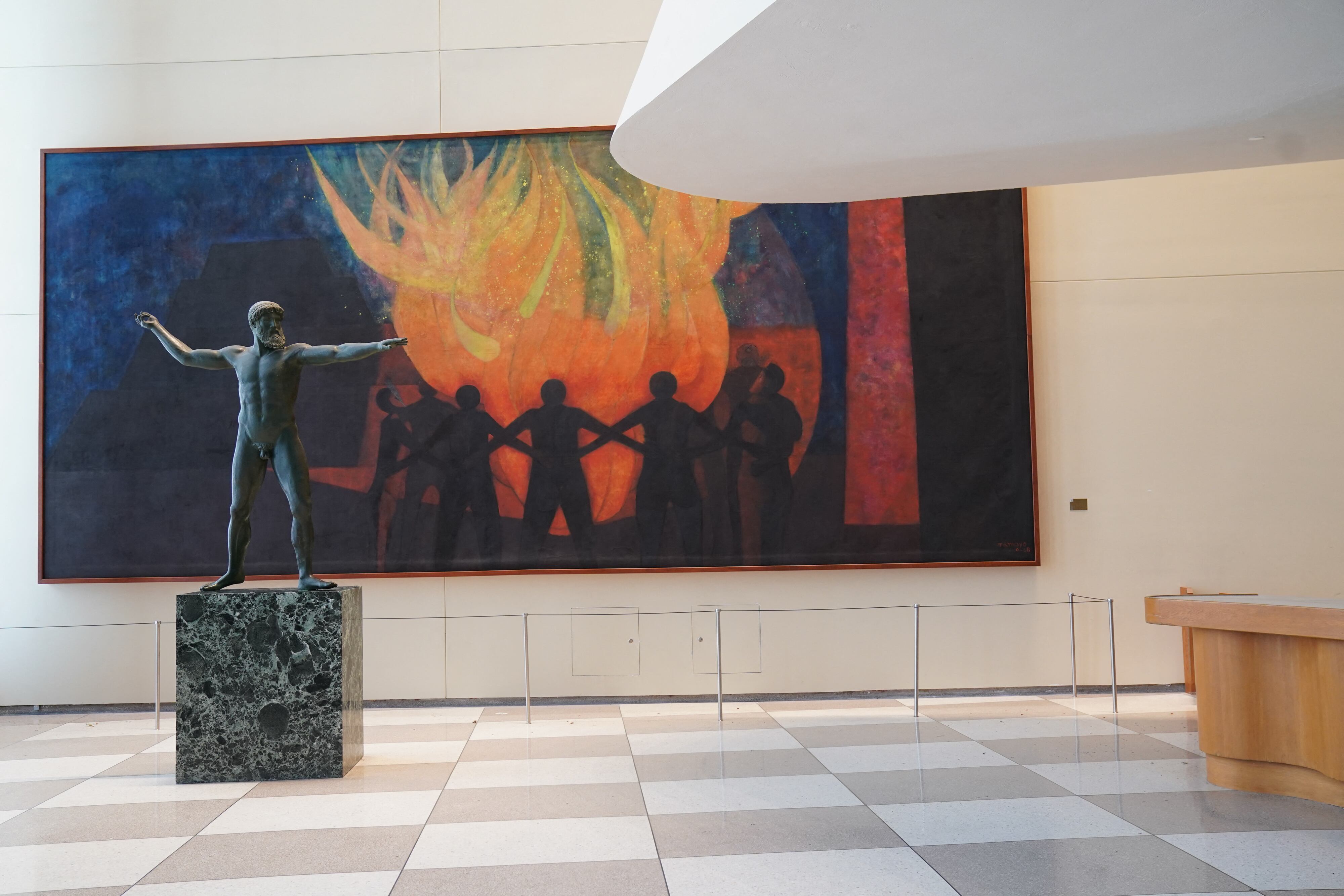 In this heart of world diplomacy, which hosts crucial crisis meetings for the world, history and geopolitics are also explored through some 400 works, offered by 150 of the 193 member countries. (Photo by Bryan R. Smith / AFP)