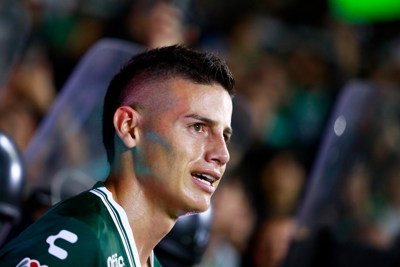 LEON, MEXICO - JULY 13: James Rodriguez of Leon looks on during the 1st round match between Leon and Atletico San Luis as part of the Torneo Apertura 2025 Liga MX at Leon Stadium on July 13, 2025 in Leon, Mexico. (Photo by Leopoldo Smith/Getty Images)