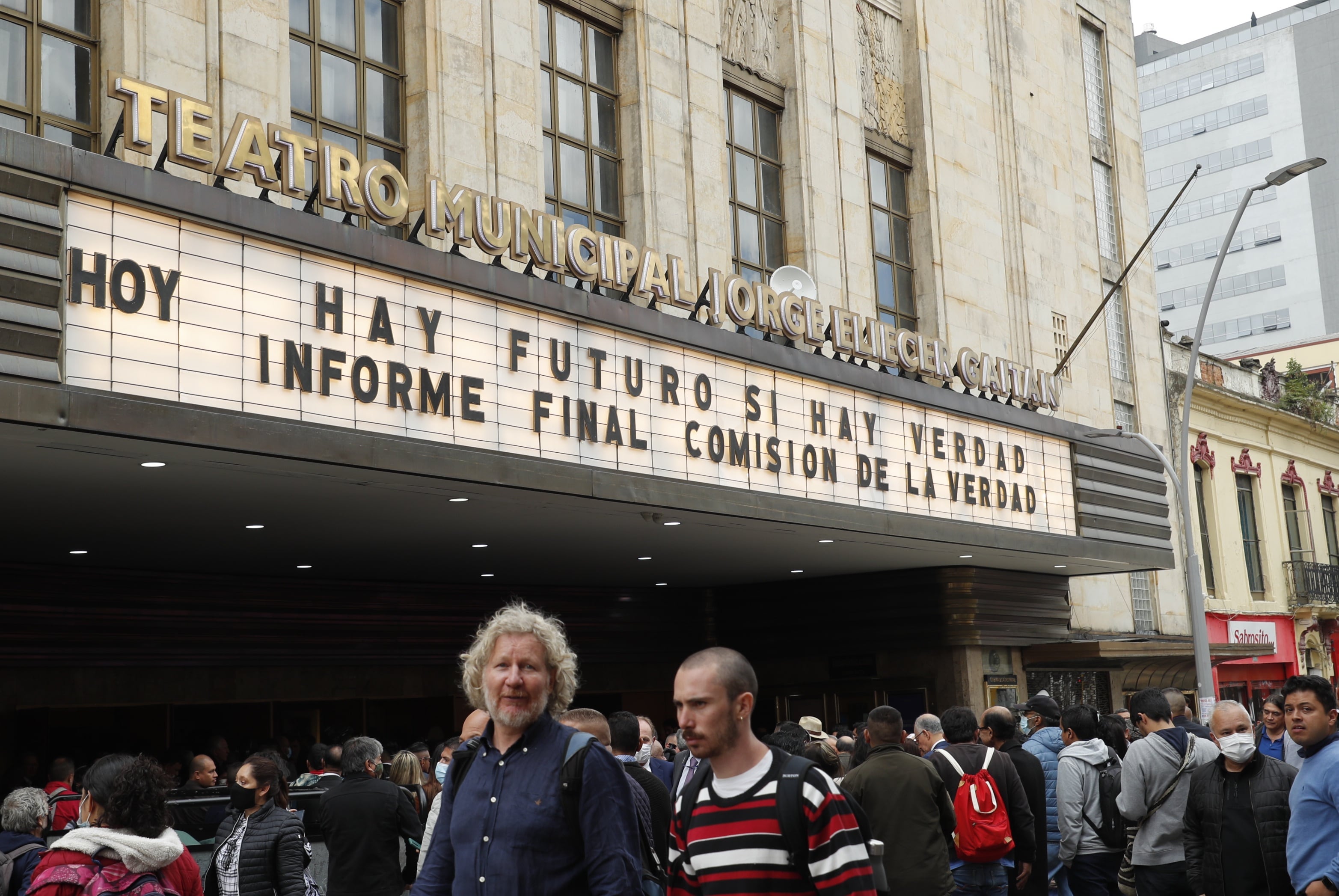 Evento entrega informe Comisión de la Verdad en el teatro Jorge Eliecer Gaitan