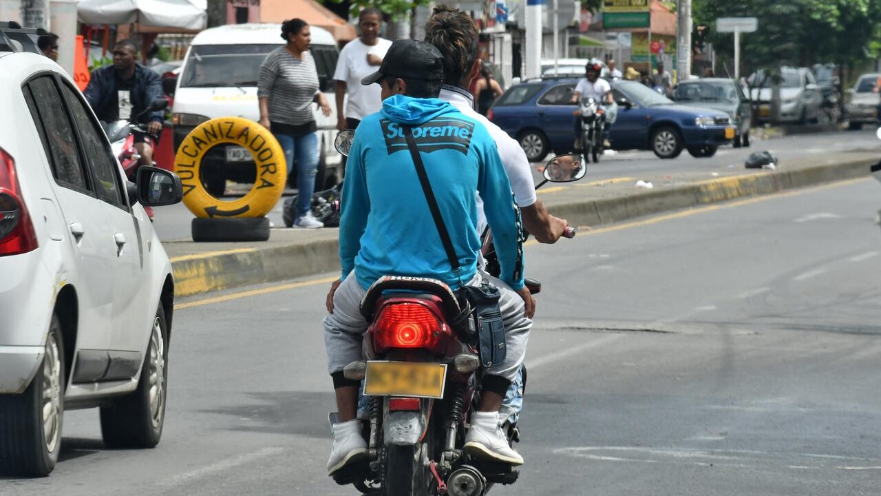 Actualmente, está prohibido en Cali el acompañante hombre de edad igual o mayor a 14 años, durante las 24 horas y los 7 días a la semana.