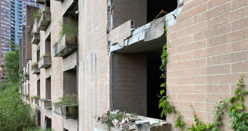 Edificio Continental Towers en Medellín, en riesgo de colapso.