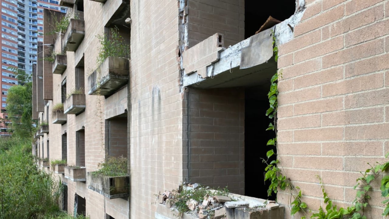 Edificio Continental Towers en Medellín, en riesgo de colapso.