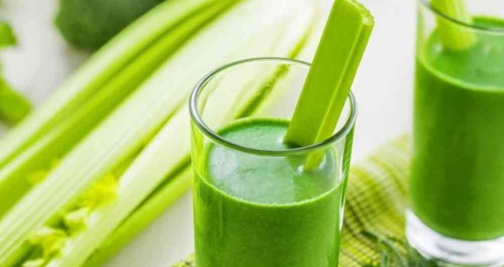 Según los expertos, el apio contiene antioxidantes y compuestos que combaten el cáncer. Más exactamente estamos hablando del flavonoide llamado apigenina, que se ha demostrado que destruye las células cancerosas. 