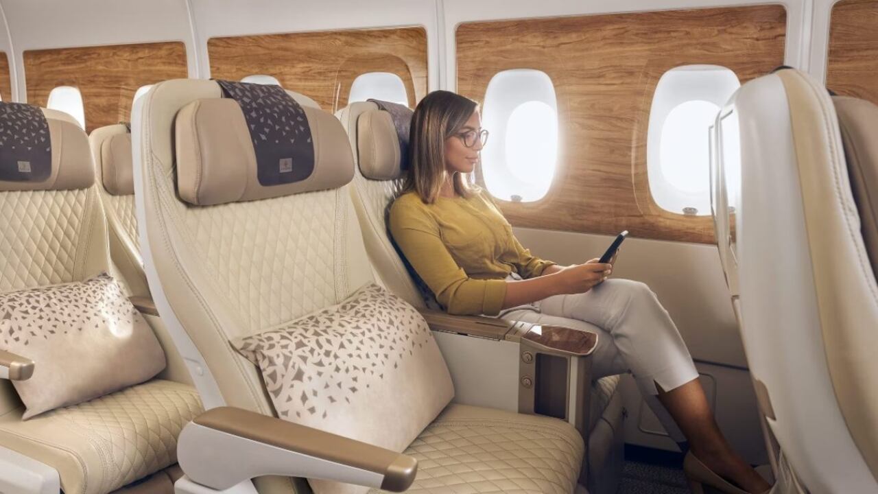 Además del elegante diseño interior de cabina, los amplios asientos ofrecen una mayor comodidad a los viajeros.