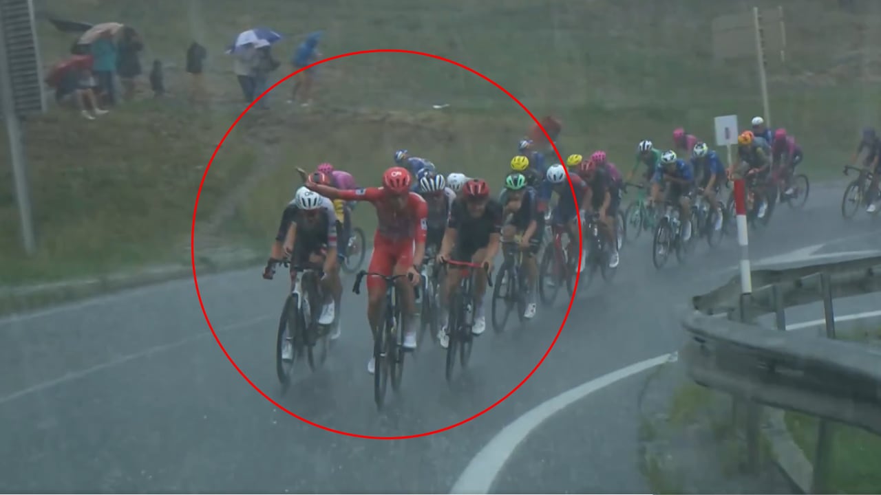 Tadej Pogačar pidió a sus colegas que pararan ante la torrencial lluvia en la etapa 3 de La Vuelta.
