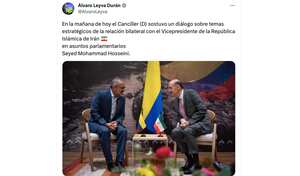 El canciller colombiano, Álvaro Leyva junto al vicepresidente de Irán en 2022
