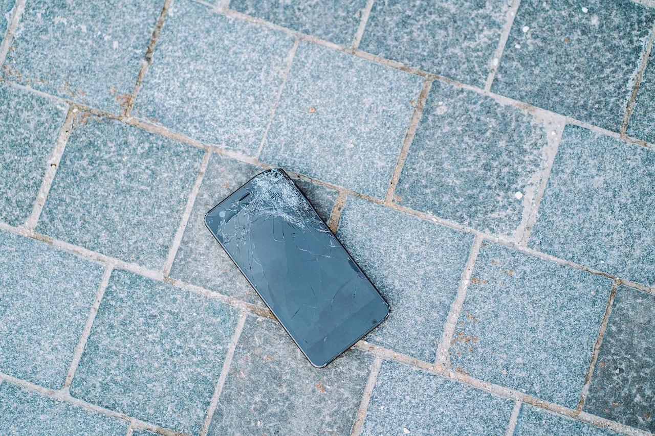 Limpie la pantalla regularmente con un paño de microfibra suave.