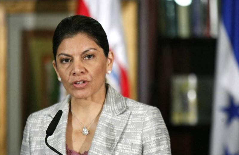 Laura Chinchilla (Costa Rica, 2010 - presente). La mandataria reveló que el conflicto limítrofe con Nicaragua le produjo gastritis. Su antecesor, Óscar Arias, contrajo la gripe A durante su mandato.