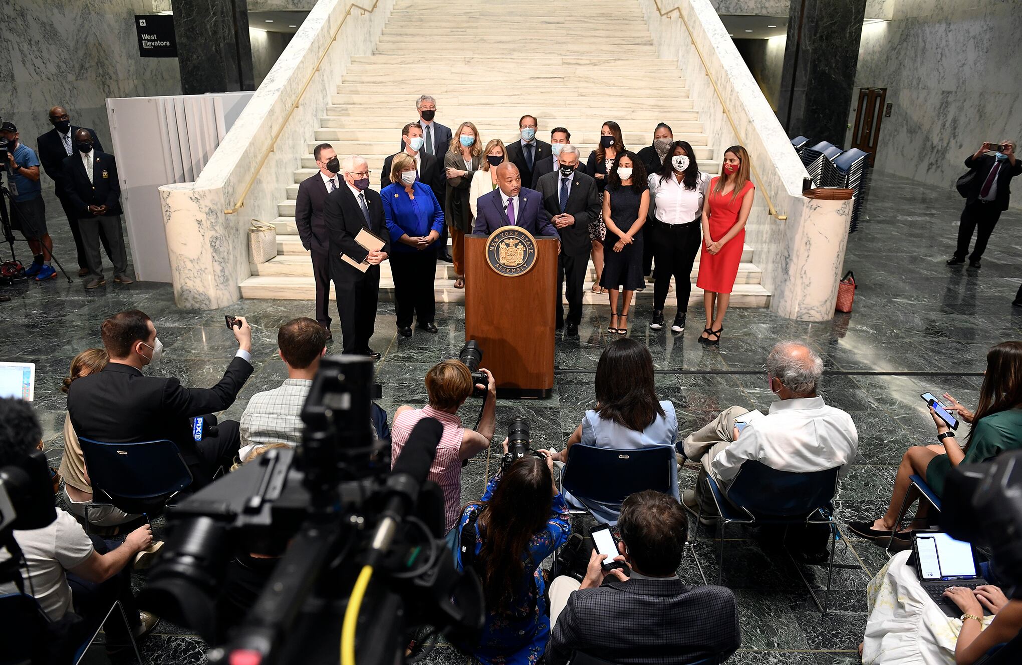 Renuncia de Cuomo por alegatos de acoso sexual