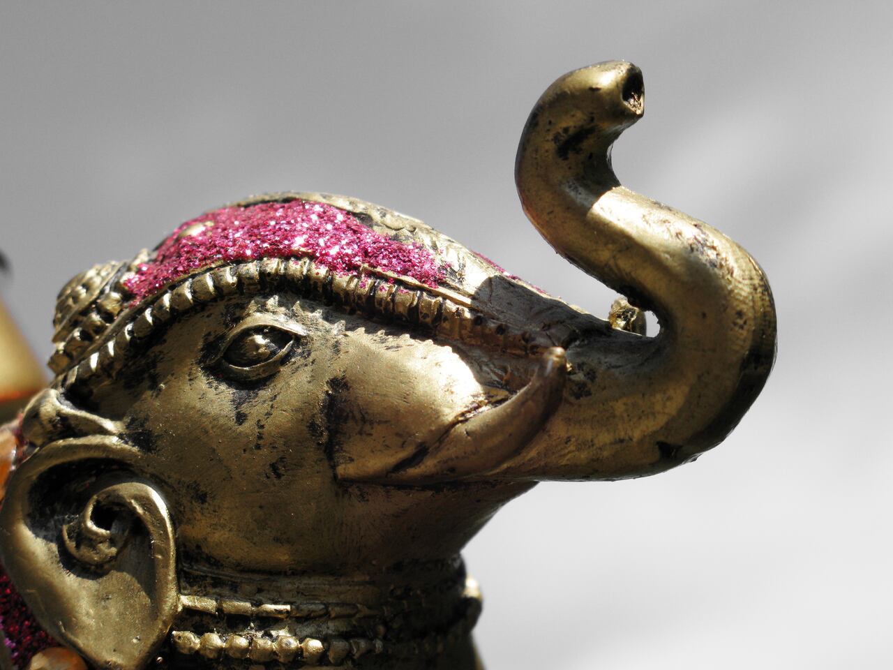 Estrategias para el éxito: Se descubre por qué la posición del elefante de la suerte en el hogar puede ser crucial para manifestar los objetivos de prosperidad.