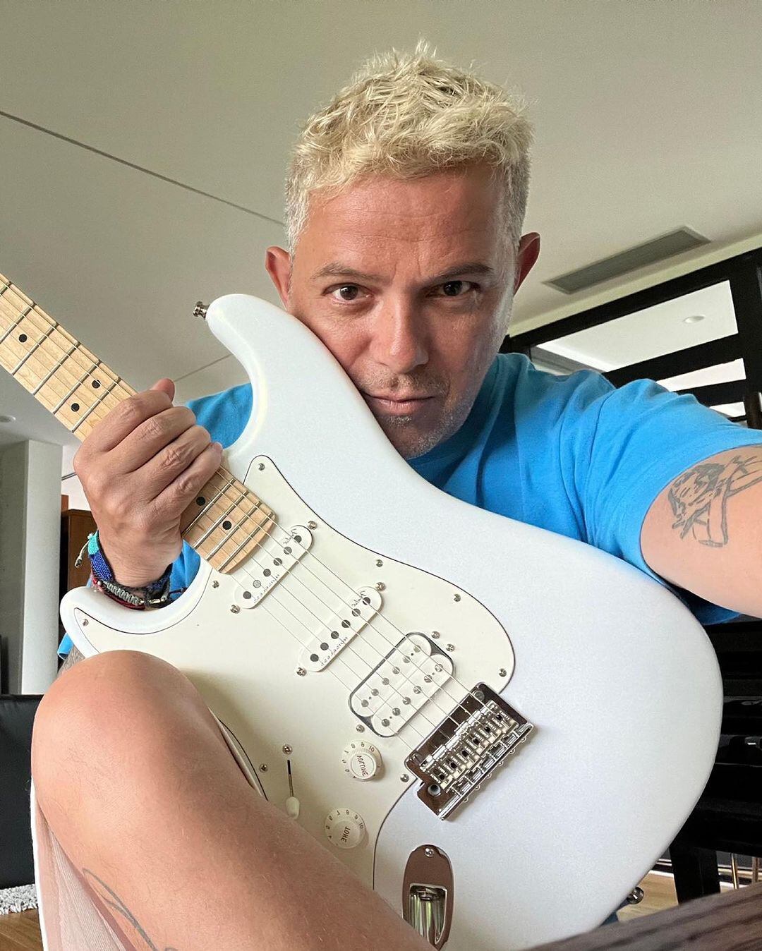 El cantante reapareció con un nuevo look