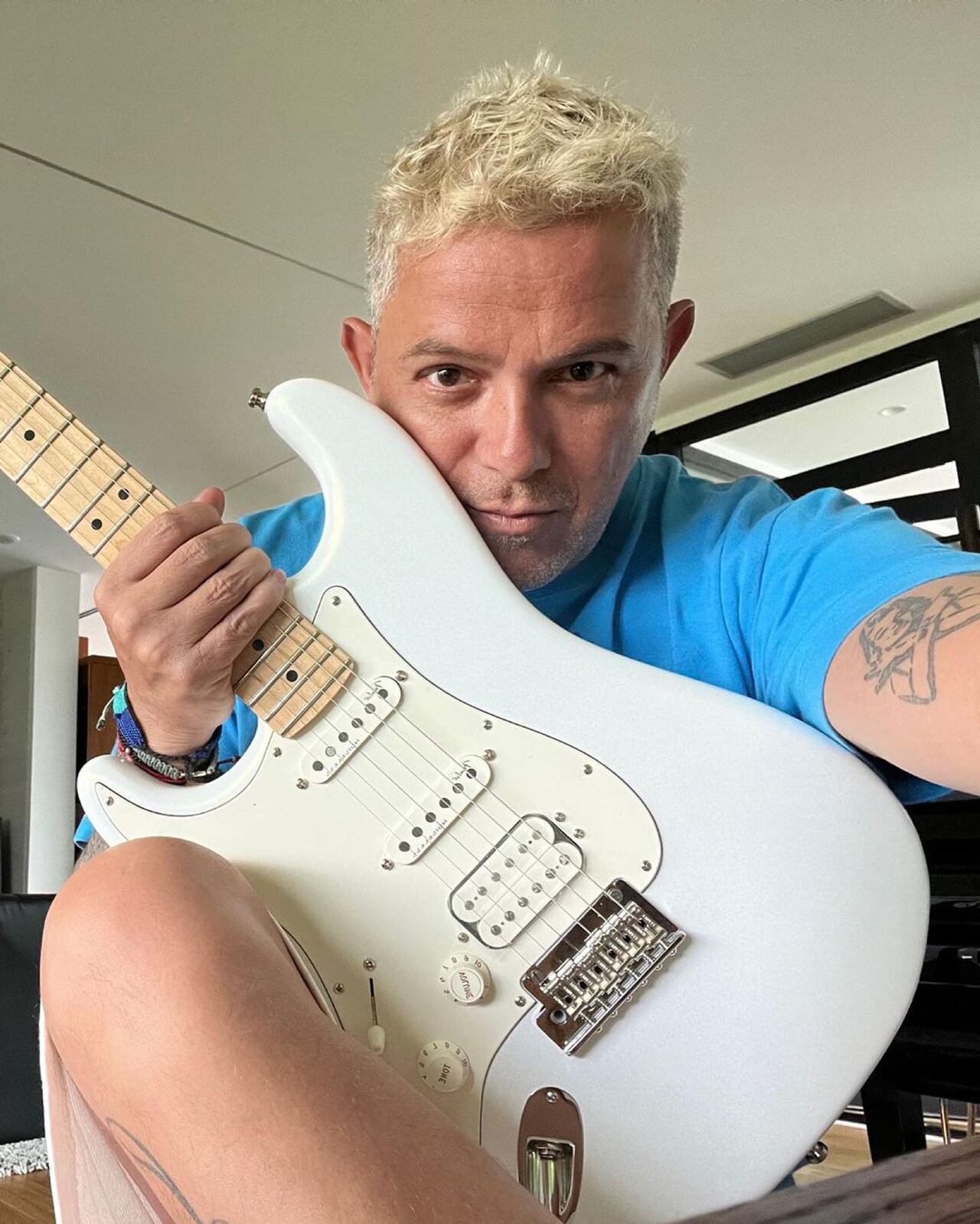 El cantante reapareció con un nuevo look