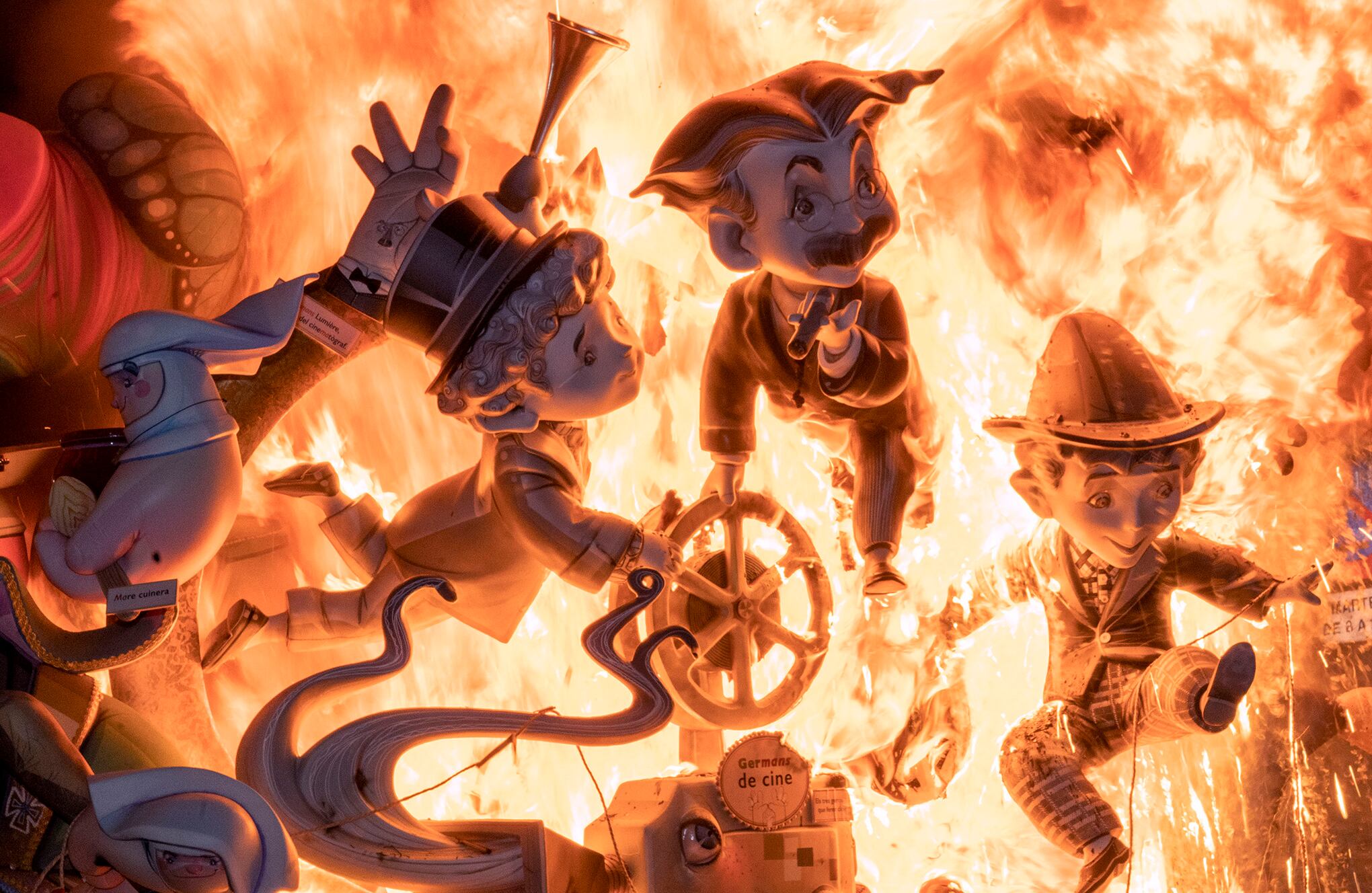 En Imágenes La quema de las Fallas del festival Valencia España.