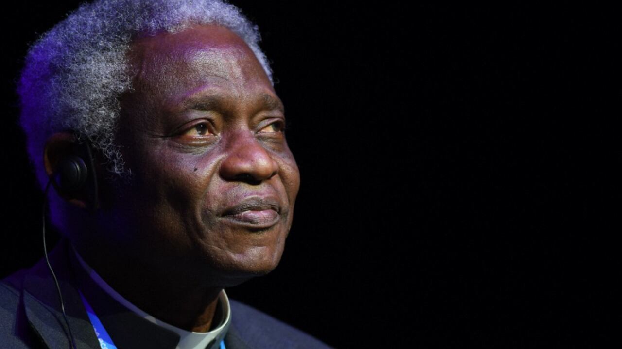 El cardenal Peter Kodwo Appiah Turkson durante el día inaugural de la Cumbre de Economía Open Eyes, en el Centro de Congresos ICE de Cracovia, en Polonia, el martes 19 de noviembre de 2019 (Foto de Artur Widak/NurPhoto/NurPhoto vía AFP).